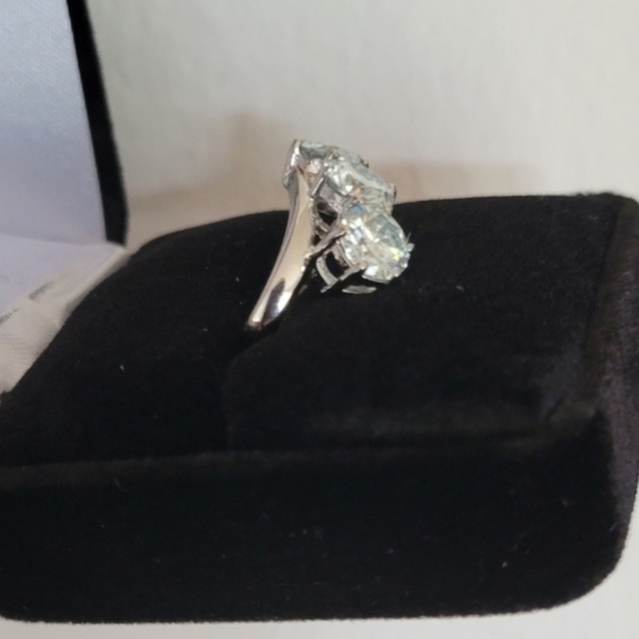 New 3ct Beautiful Moissanite Diamond Ring - Picture 6 of 10